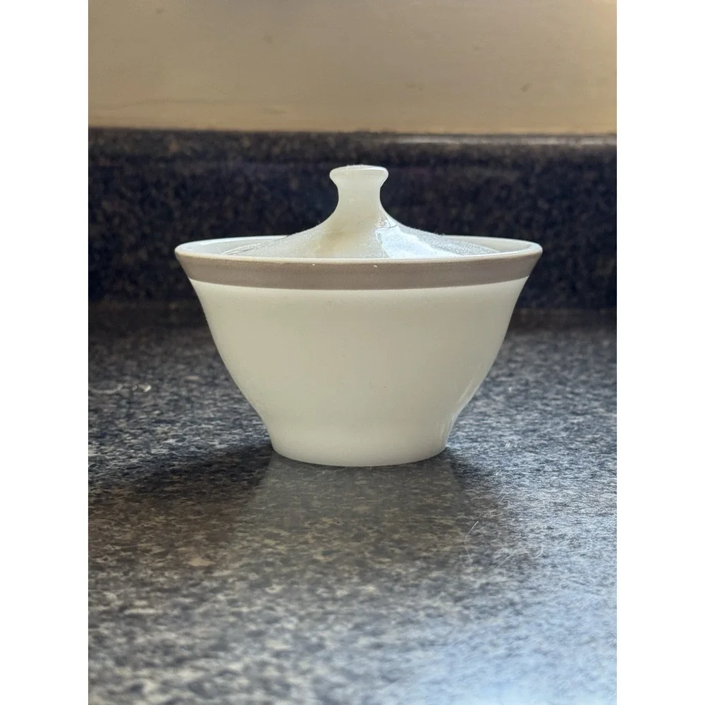 Pyrex vintage milk